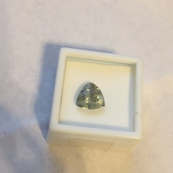 Prasiolite Trilliant Shape (Green Amethyst) - Picture 6 of 8
